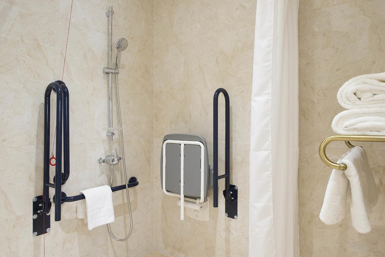 The George Street Hotel Oxford Extérieur photo Disabled shower facilities
