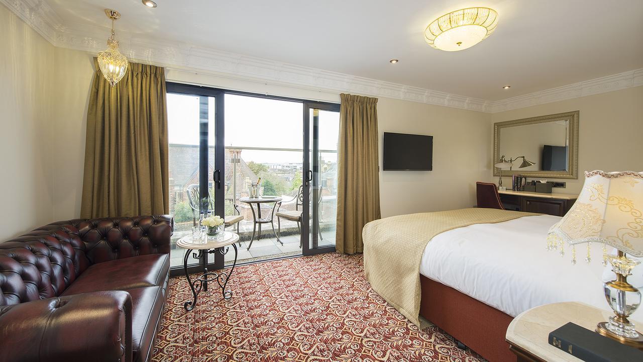 The George Street Hotel Oxford Extérieur photo A room at the hotel