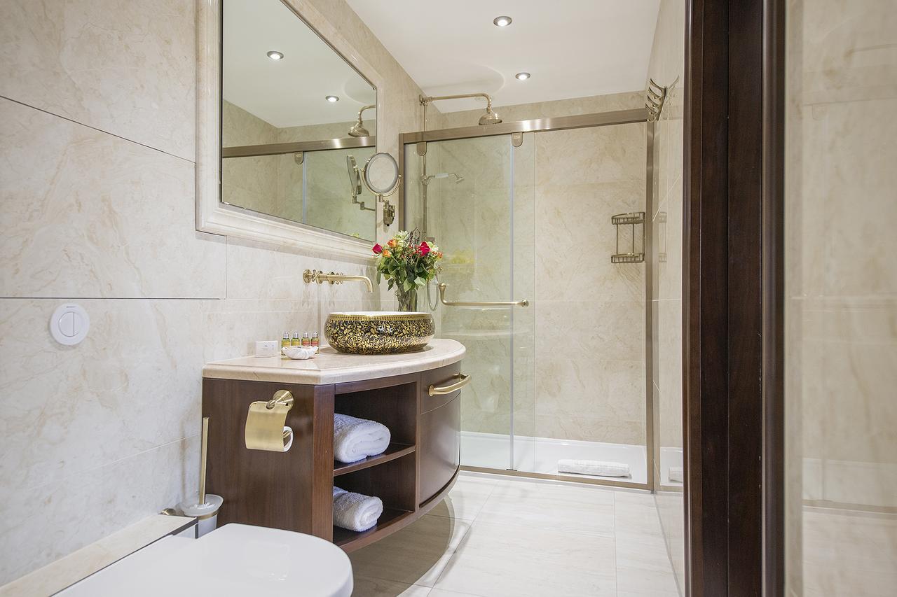 The George Street Hotel Oxford Extérieur photo A bathroom in a hotel