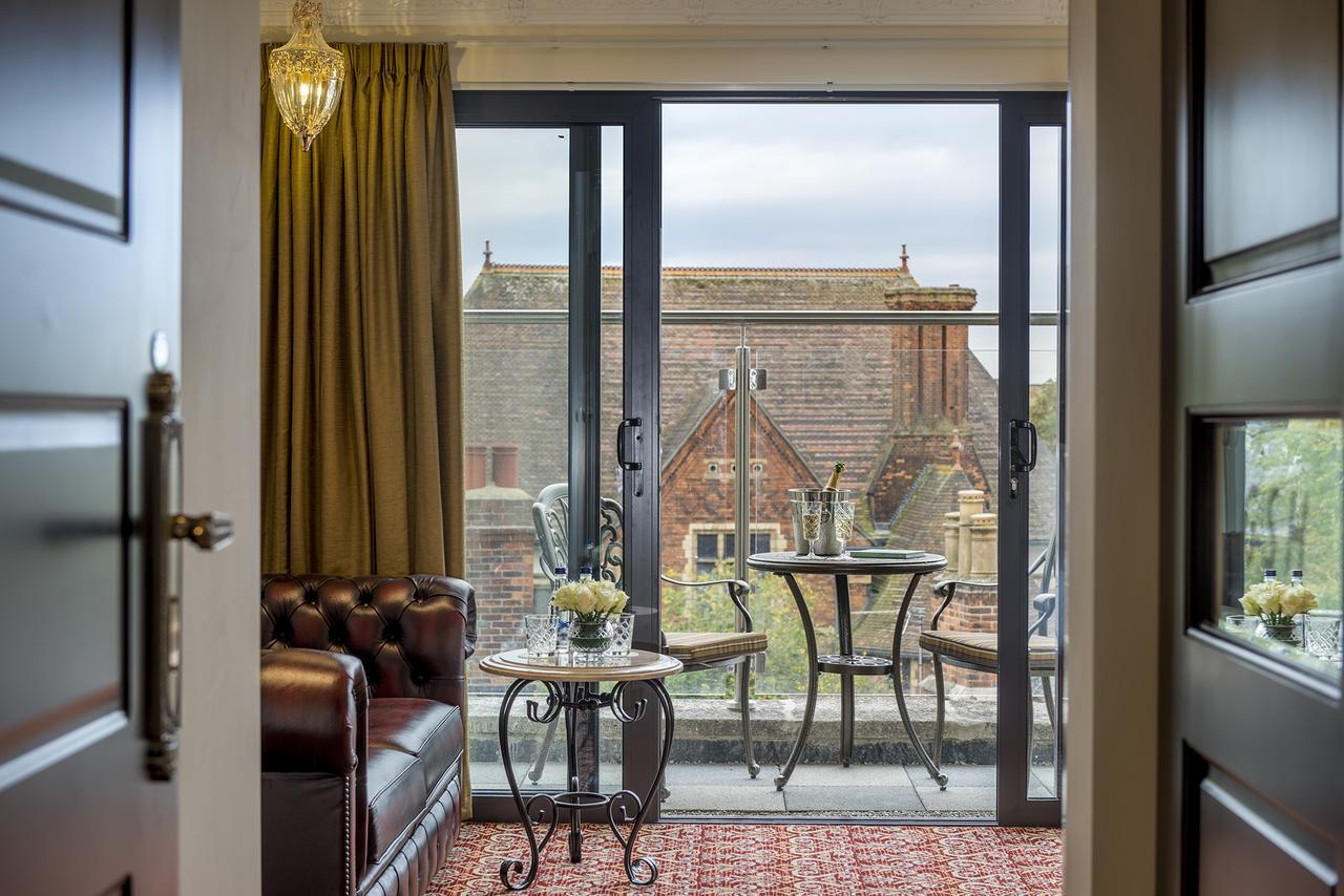 The George Street Hotel Oxford Extérieur photo A room at the hotel