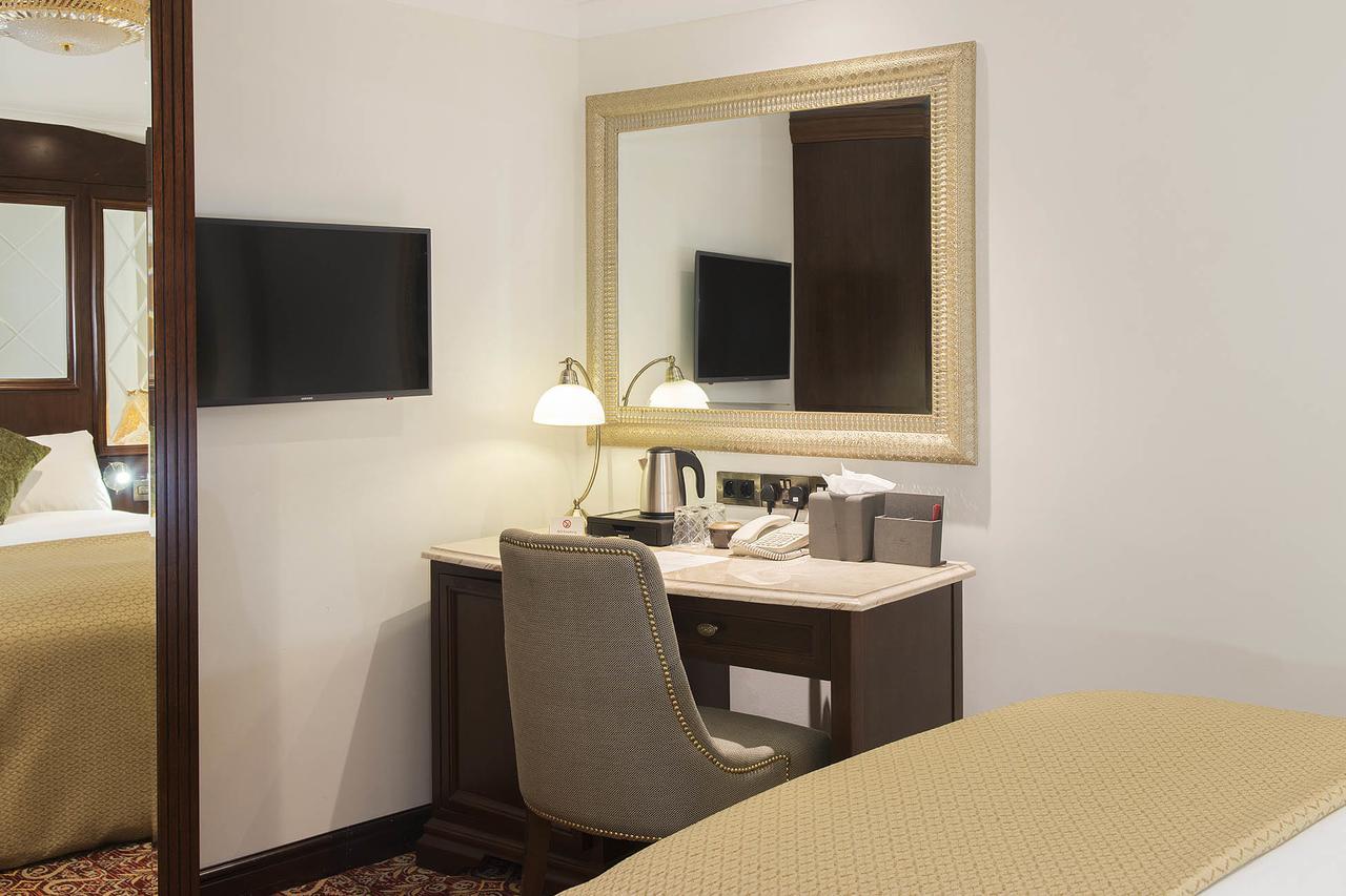 The George Street Hotel Oxford Extérieur photo A vanity table in a hotel room