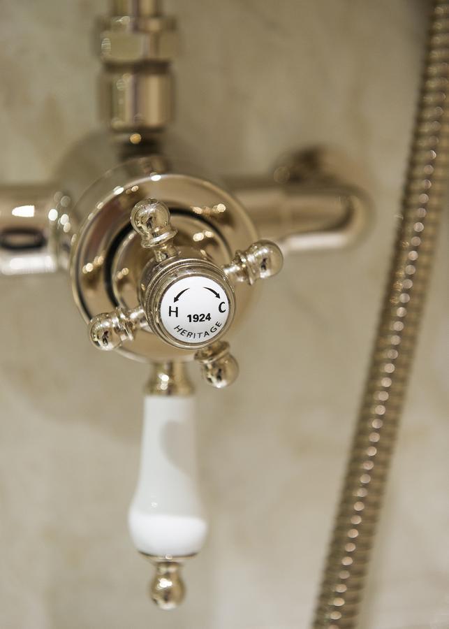 The George Street Hotel Oxford Extérieur photo Heritage bathroom fittings
