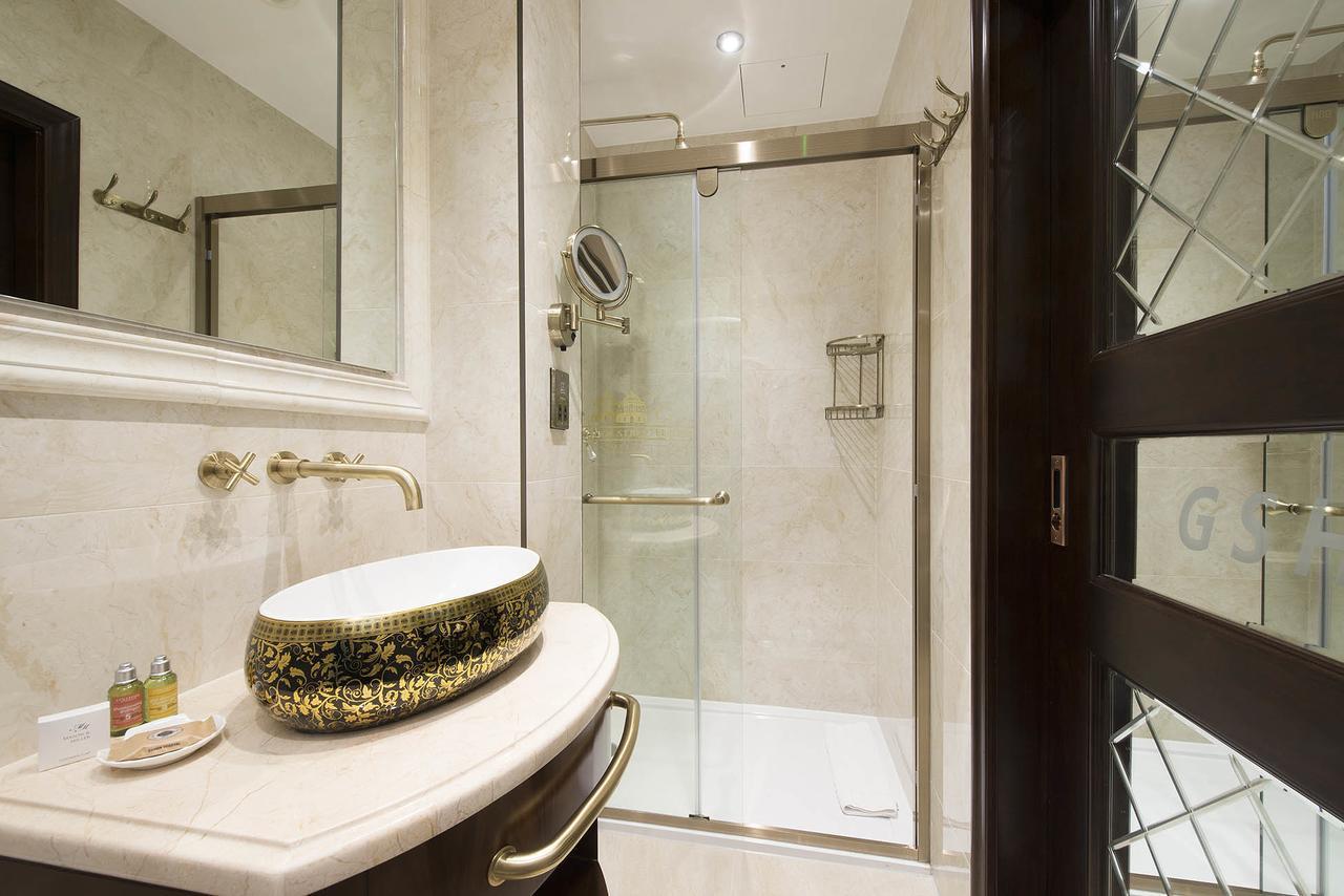 The George Street Hotel Oxford Extérieur photo A shower enclosure